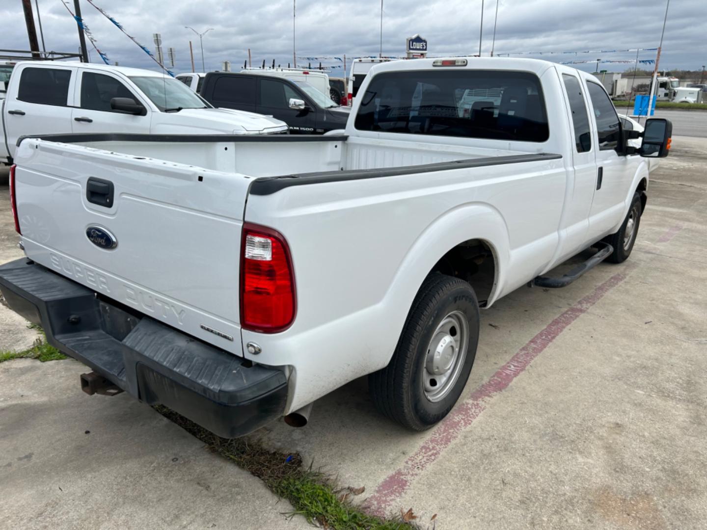 2016 White Ford F-250 SD XL SuperCab 2WD (1FT7X2A65GE) with an 6.2L V8 OHV 16V engine, 6A transmission, located at 1687 Business 35 S, New Braunfels, TX, 78130, (830) 625-7159, 29.655487, -98.051491 - Photo#1